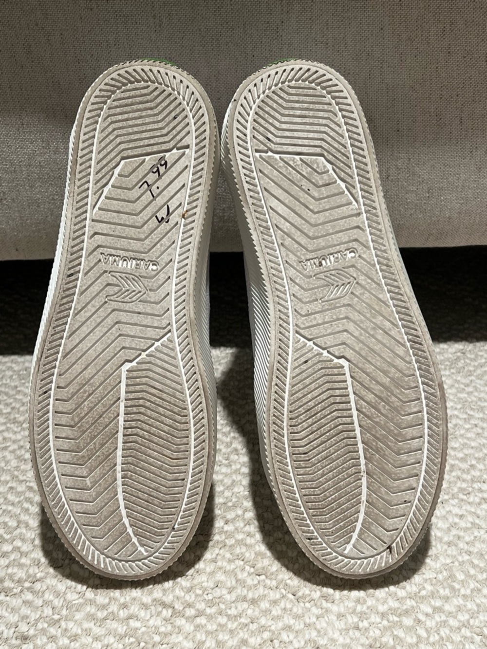 Cariuma OCA Low model white leather sneakers | Size 9.5 | Lightly Worn | - Picture 4 of 11